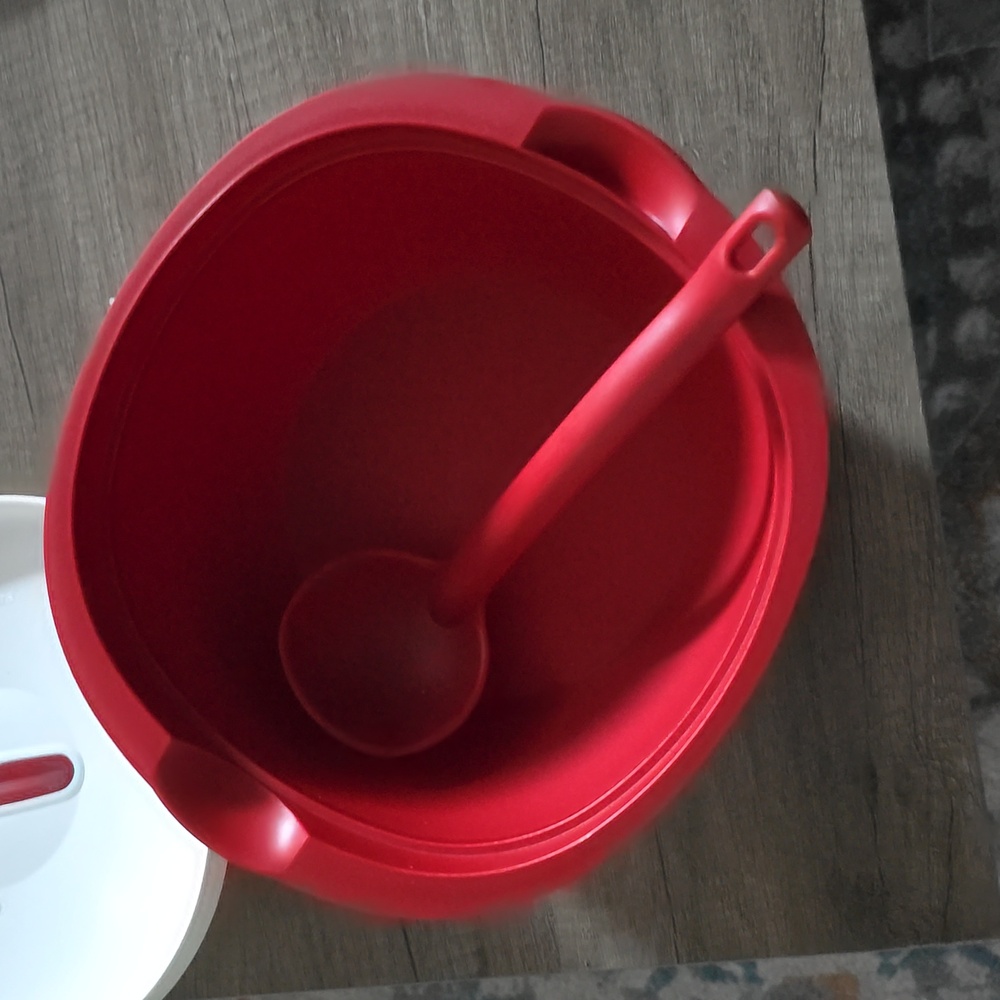 Tupperware - Picture 2 of 4